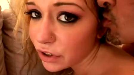 Уговорил девочку на анал, а потом позвал приятеля