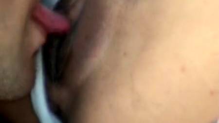 На переднем сидении авто