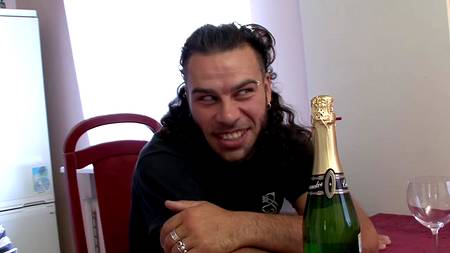 Выпившие студентки запрыгнули задницами на болты русских парней