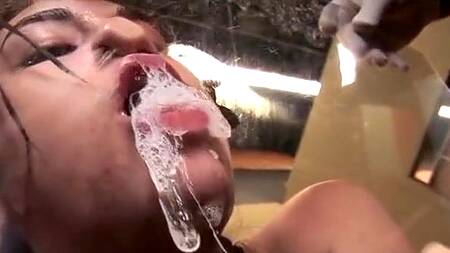 Развратная Sasha Grey умывается слюной и спермой во время минета