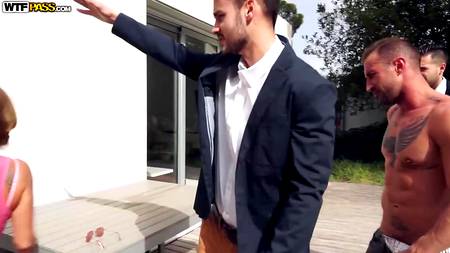 Накаченные парни пустили по кругу няшную сучку с узкой попкой