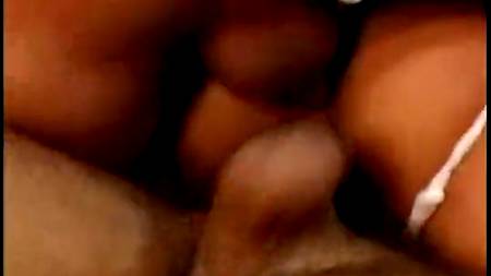 Три ствола для очаровательной красотки