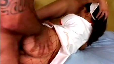 Медсестричку прут в два ствола