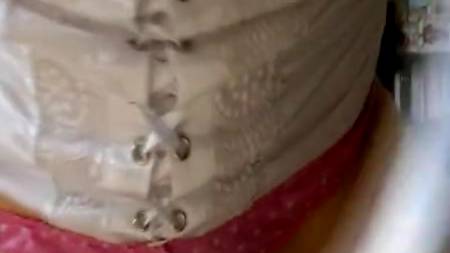 Спустил подруге на сиськи