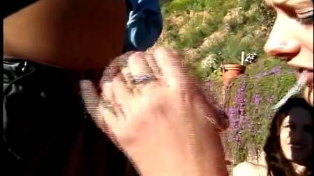 Телке досталась сперма после анала