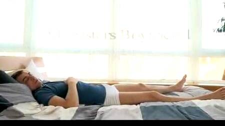 Красавица будит любимого минетом, желая заняться сексом