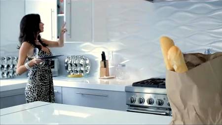 Склонила мужа к позе догги-стайл