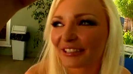 Два негра и блондинка