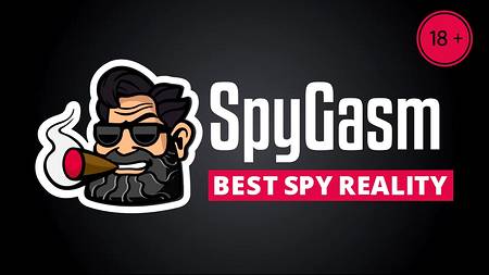 Пацан снимает скрытой камерой как дрючит дома молоденькую подругу