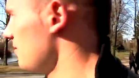 Сняли на двоих одну милую телочку