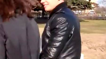 Сняли на двоих одну милую телочку