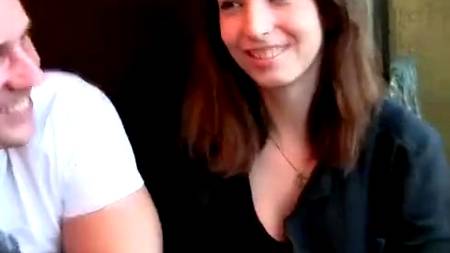 Сняли на двоих одну милую телочку