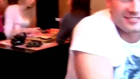 Сняли на двоих одну милую телочку