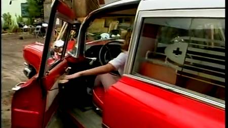 Медсестра отрабатывает по полной