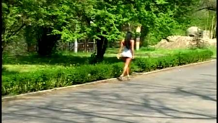 Проститутка сосет клиенту