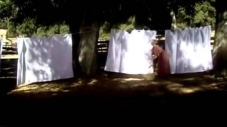 Негр прет сочную хозяйку в попку