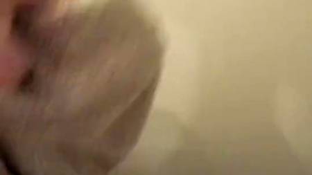 Блондинка сладко отсосала