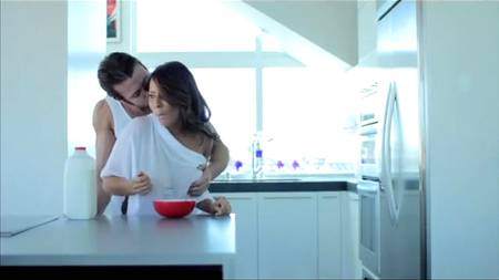 Попрыгала на крепком стволе