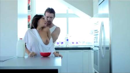 Попрыгала на крепком стволе