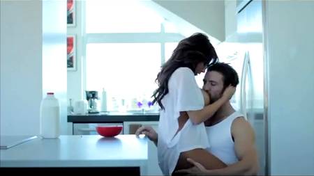 Попрыгала на крепком стволе