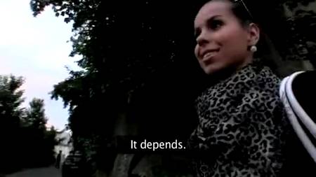 Отодрал воровку в кустах и в машине