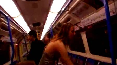 Телки отжигают в метро