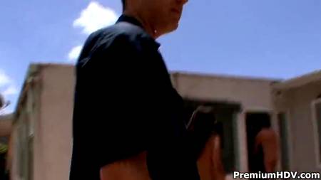 Девка на глазах мужа трахается с его другом