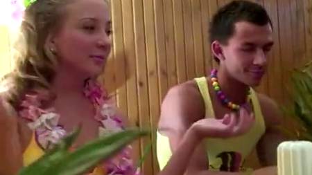 Студенческая групповуха в душе