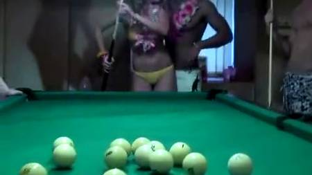 Студенческая групповуха в душе