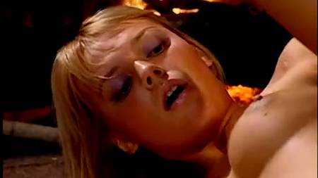 Анальные потрахушки у камина