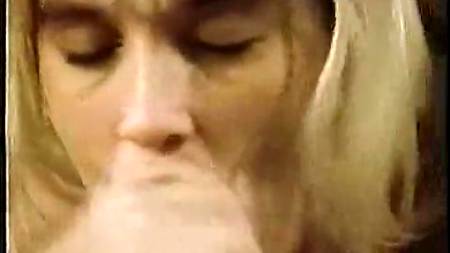 Муж снимает, как жена дает приятелю