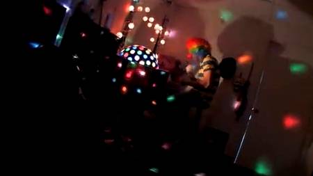 Клоун прет сладкую поклонницу