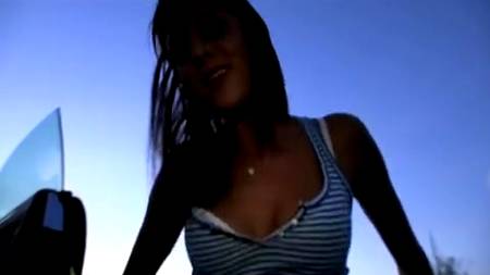 Трахает девок и снимает это все на камеру