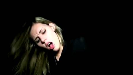 Трахает девок и снимает это все на камеру