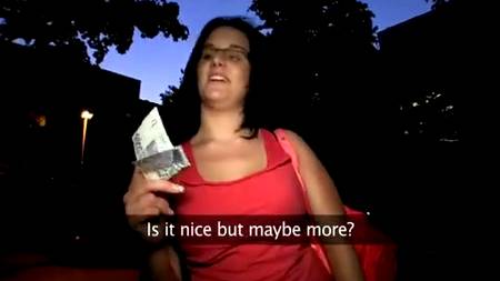 Чешская студентка отрабатывает свои деньги киской