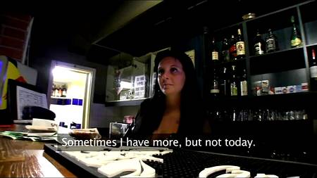 Барменша любит деньги и секс