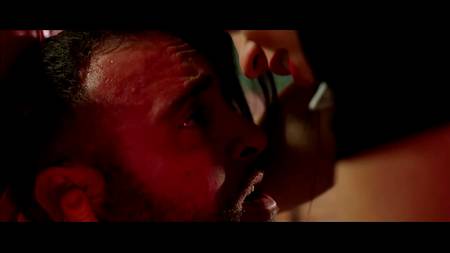 Красотка в белых чулках проглотила камшот оттраханного счастливчика