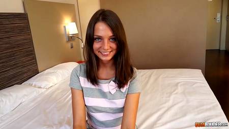 Порно агент отодрал во все дырки симпатичную русскую девушку