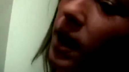 Сочный секс с приколом в кабинке для переодевания