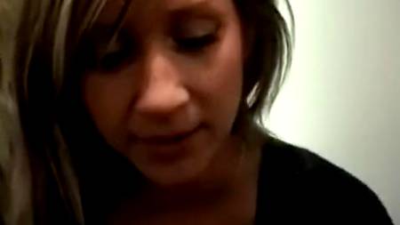 Сочный секс с приколом в кабинке для переодевания