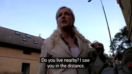 За вознаграждение поимел блондинку в авто