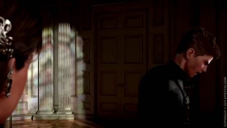 Рыцарь сношает огромным членом сексапильную вампиршу с внушительной грудью