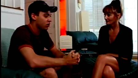 Рыженькая дама соблазняет молодого соседа