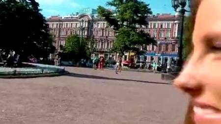 Какой-то чурка развел русскую на секс в кустах