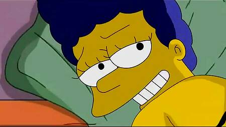 Мардж Симпсон ублажает своего мужа Гомера в спальне