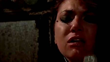 Садист доминирует над худышкой и жестко её трахает