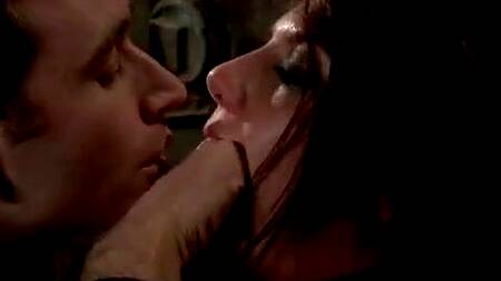 Садист доминирует над худышкой и жестко её трахает