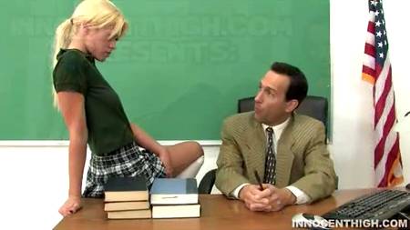 Студентка напилась спермы своего препода