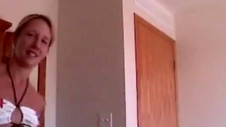 Блондинка дрочит мужу, а потом мастурбирует сама