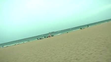 Порно с двумя сочными пляжницами